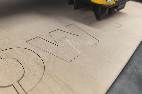 Rétegelt lemez lézervágás