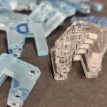 3mm extrudált plexi alkatrész lézervágva, védőfóliával.