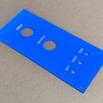 3mm vastag öntött plexi lemezből lézervágott és gravírozott előlap.